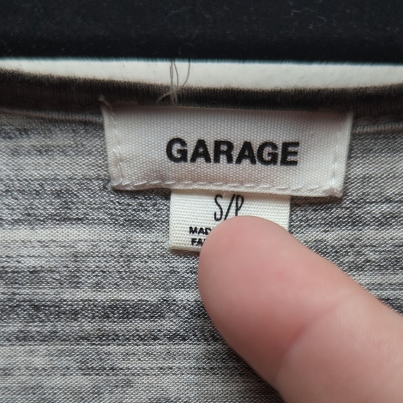 Garage Gray Long Sleeve Women's V-NeckTop Size Small - Picture 2 of 4
